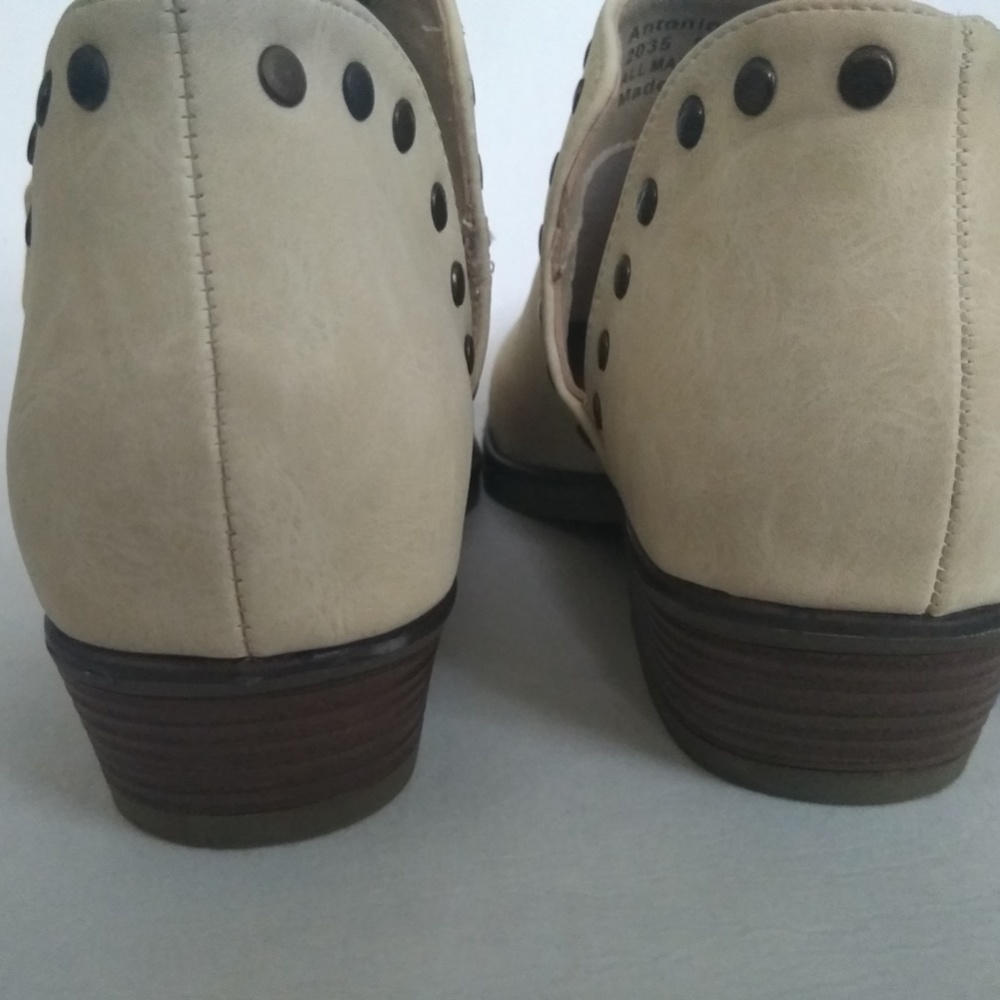 NWT Seven7 Antonio Studded Bootie WMNS Size 9 / Milk Cream Color - Picture 5 of 13